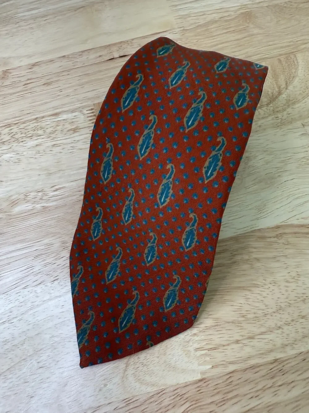 The Metropolitan Museum of Art Men's Silk Neck Tie Terracotta Feather Paisley JL
